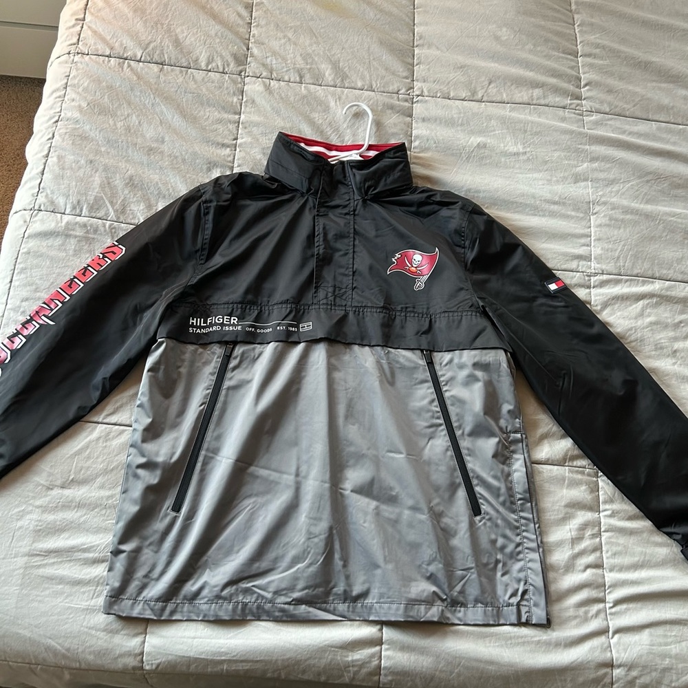 Tommy Hilfiger x Tampa Bay Buccaneers Waterproof Sweater LARGE